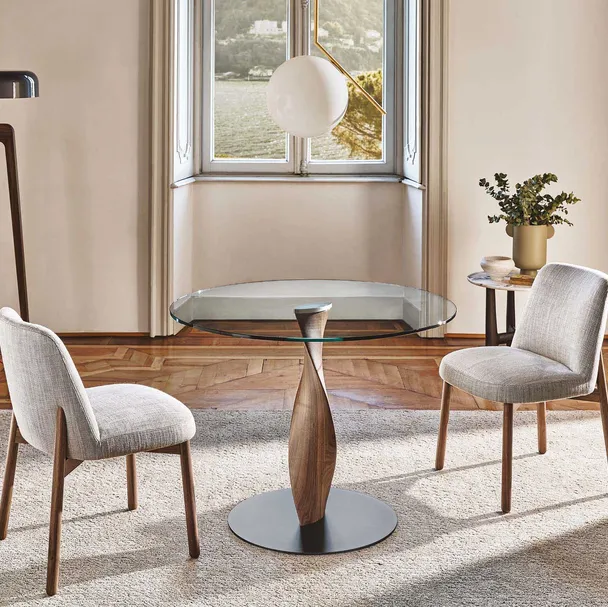 Tavolo rotondo con piano in cristallo e base in legno massello Spin di Porada