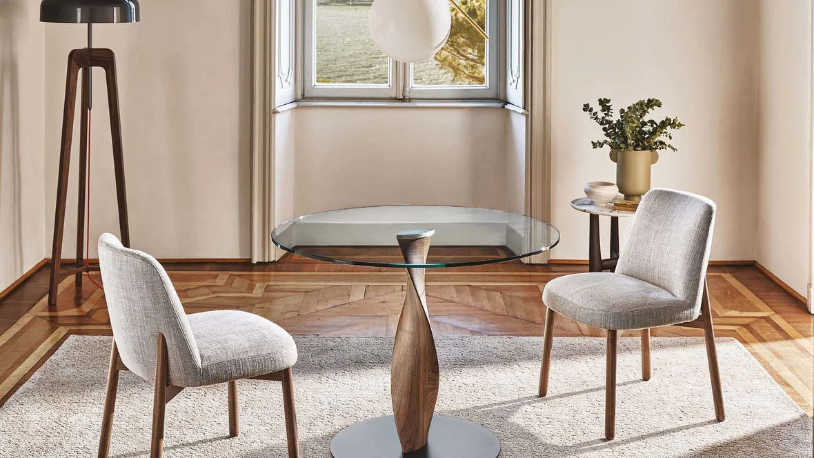 Tavolo rotondo con piano in cristallo e base in legno massello Spin di Porada