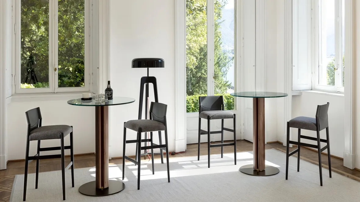 Tavolo con piano rotondo in cristallo e base in legno massello Quadrifoglio Bistrot di Porada