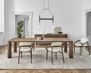 Tavolo Sansiro in noce canaletto di Porada