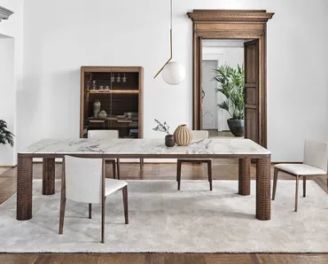 Tavolo Sansiro con top in marmo di Porada