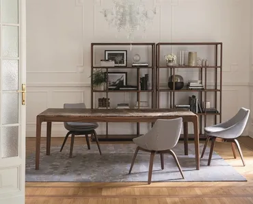 Tavolo rettangolare con struttura in massello di noce canaletto e piano in marmo Ziggy di Porada