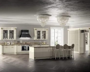 Cucina Classica Exclusiva in laccato lucido Panna Porcellana di Scavolini