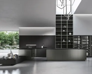 Cucina Design con penisola Look in laccato micalizzato Grigio Verde e nobilitato Frassino Noir di Snaidero