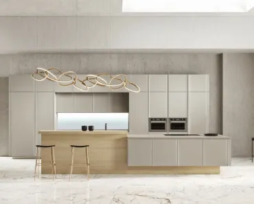 Cucina Design con isola Way Materia in vetro satinato grigio atlantico e rovere di Snaidero
