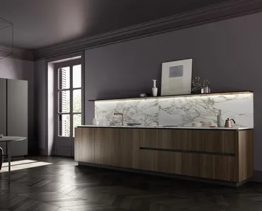 Cucina Moderna lineare M2 Goccia in Rovere termotrattato con top e schienale in Marmo Calacatta Oro di Meson's Cucine