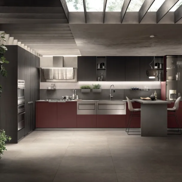 Cucina Moderna Mia Rosso Jaipur e Rovere Carbone di Scavolini