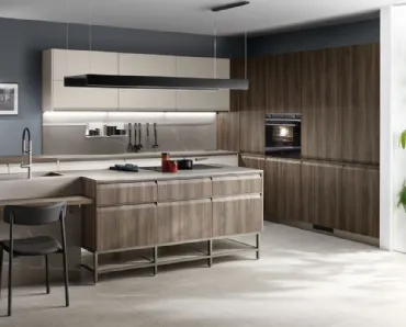 Cucina su misura Formalia in Grigio Chiaro e Noce Garden di Scavolini