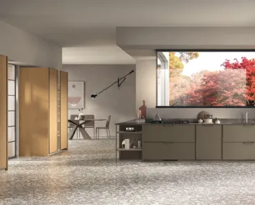 Cucina su misura Jeometrica in laccato Matera e Rovere di Scavolini