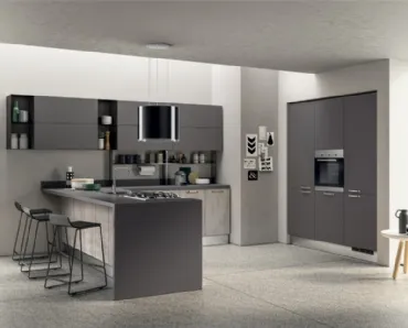 Cucina su misura con penisola Sax in decorativo Concrete Medium e Grafite di Scavolini