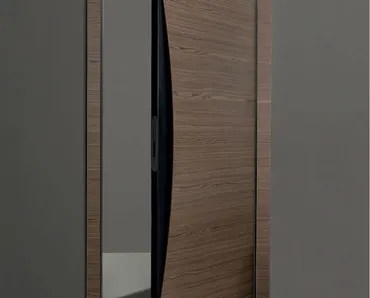 Porta per interni di design in legno noce canaletto con serratura magnetica Blow di Albed