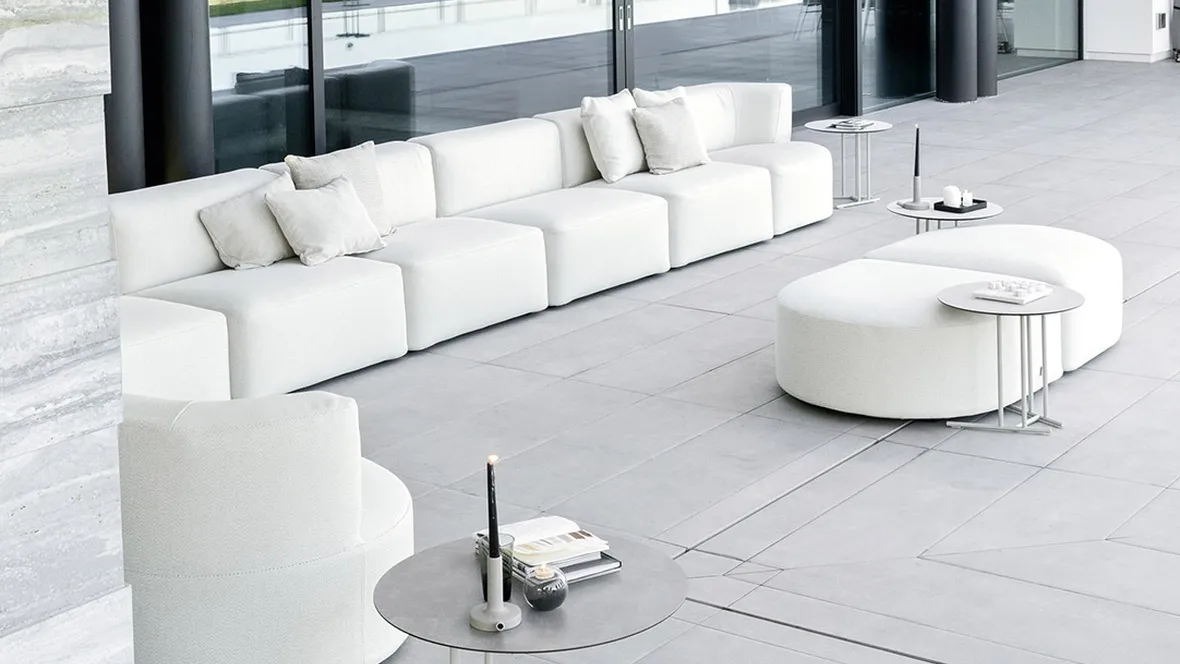 Tavolino Belt in HPL di Varaschin