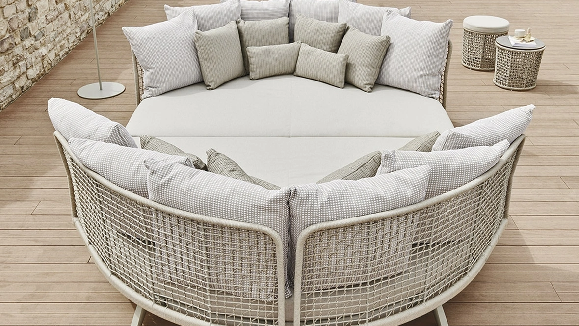 Divano Emma Daybed Compact in fibra intrecciata di Varaschin
