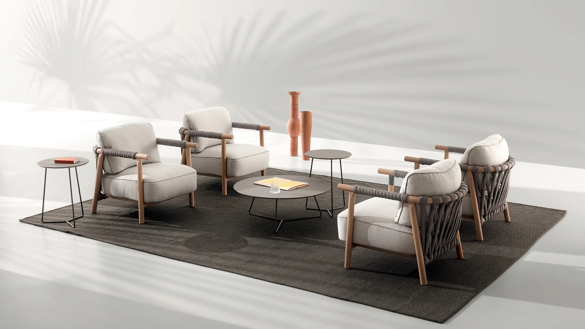 Poltrona Nathy in tessuto e legno di Ditre Italia