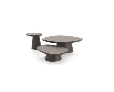 Tavolini Stone con base in metallo verniciato e top in MDF verniciato con finitura outdoor di Ditre Italia