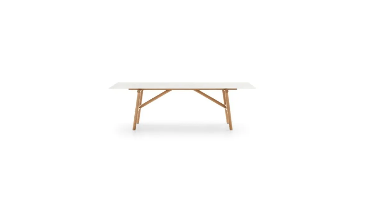 Tavolo Isamu con top in gres Calce Bianca e base in legno di Ditre Italia