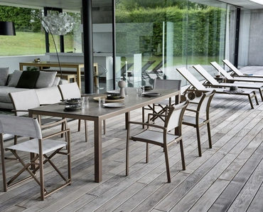 Arredo da esterno Victor in HPL, tessuto e metallo di Varaschin