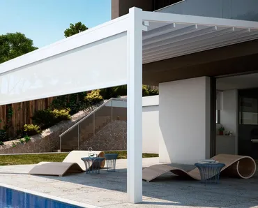 Pergola Fusion in alluminio con telo ad impacchettamento Tecnic e tenda verticale integrata di Pratic