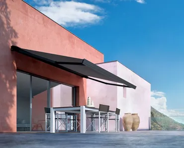 Tenda da sole estensibile con box di protezione in alluminio T-Code di Pratic