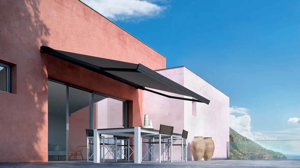 Tenda da sole estensibile con box di protezione in alluminio T-Code di Pratic