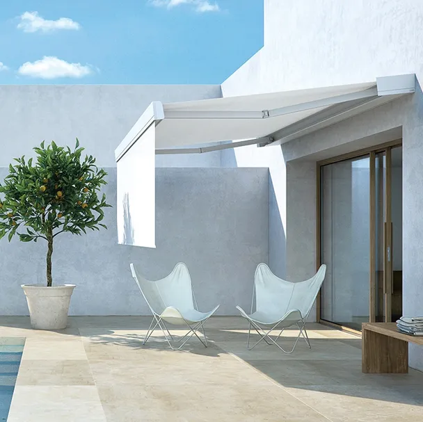 Tenda da sole estensibile con box di protezione in alluminio T-Hyde di Pratic