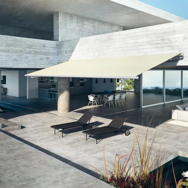 Tenda da sole di design con bracci estensibili in alluminio e luce a Led T-Way di Pratic